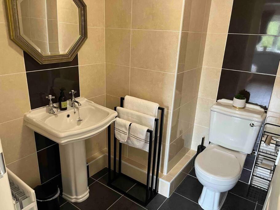 Hillcrest Lodge, Private Apartment On Lough Corrib, Oughterard 골웨이 외부 사진